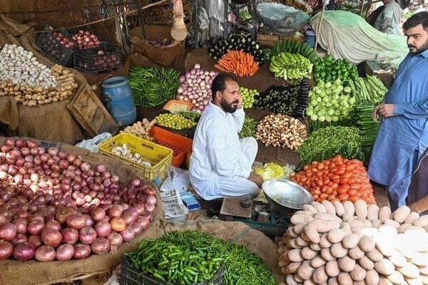 Lahore Shopkeepers Overcharge on Vegetables and Fruits