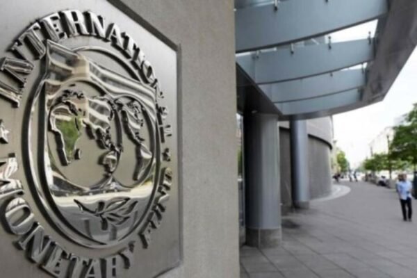 IMF sees Pakistan economy