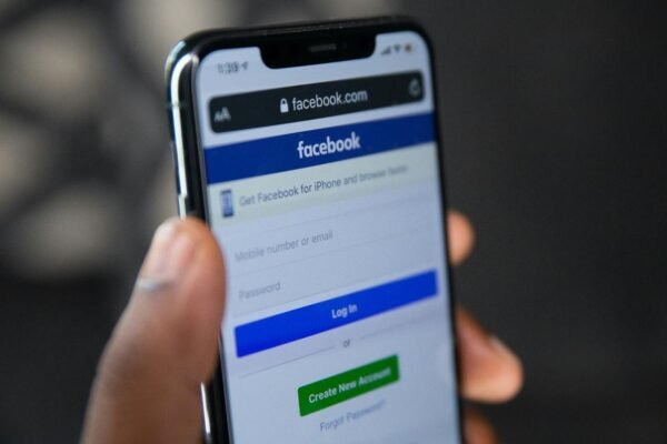 Facebook Access Restricted in Pakistan