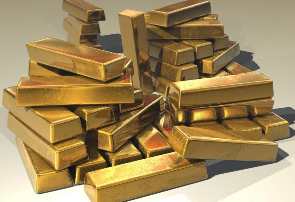 Gold Prices Drop by Rs300